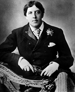 Oscar Wilde su un trono!